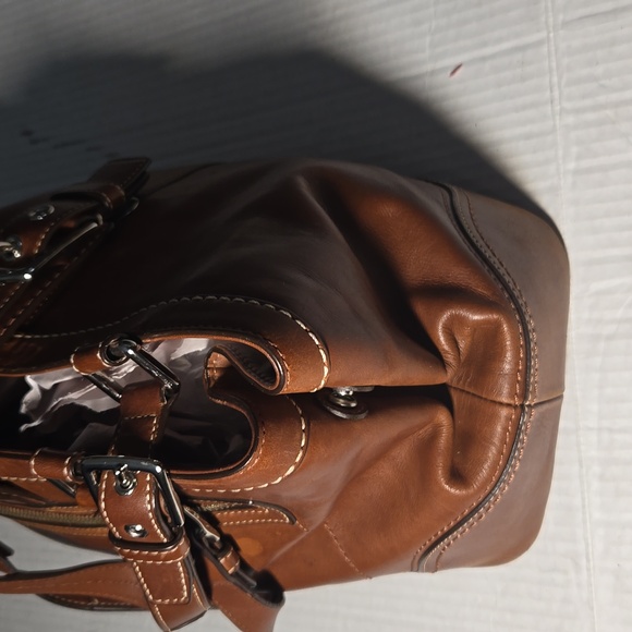 Coach Hamilton - Picture 3 of 12